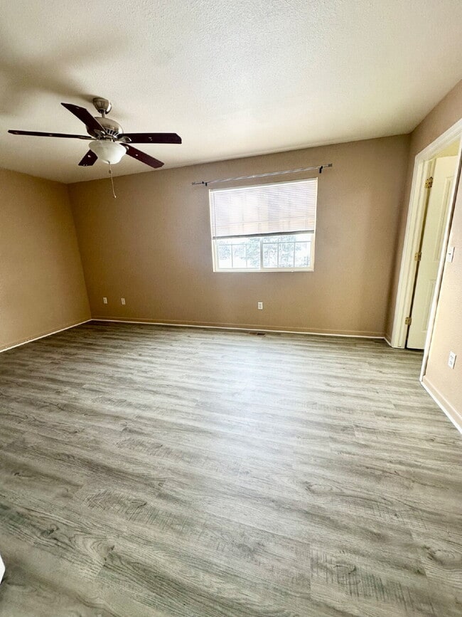 Building Photo - Charming Townhouse for Rent in Cheyenne, WY