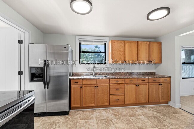 Building Photo - 1327 E Walton Ave