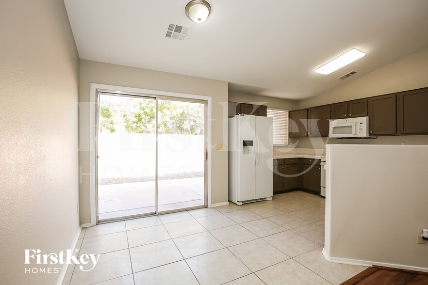 Building Photo - 8004 Verde Springs Dr