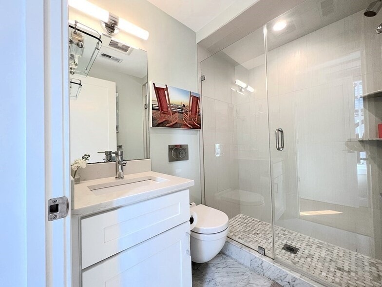 Building Photo - 362 Bunker Hill St