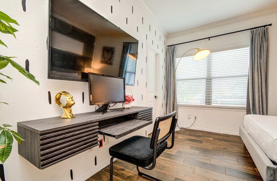 Building Photo - 2617 Yale St