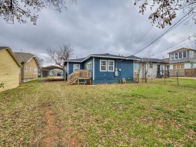 Building Photo - Charming home in Central Park Neighborhood...