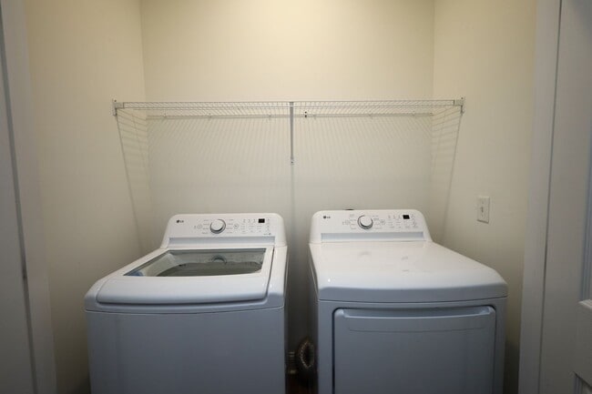 Building Photo - 2308 Mimosa Dr