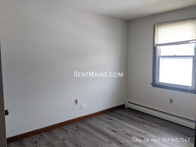 Building Photo - 13 Hemlock St