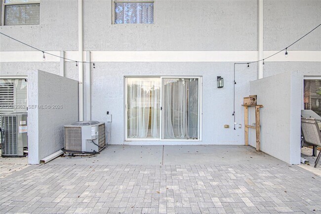 Building Photo - 16171 Sierra Palms Dr
