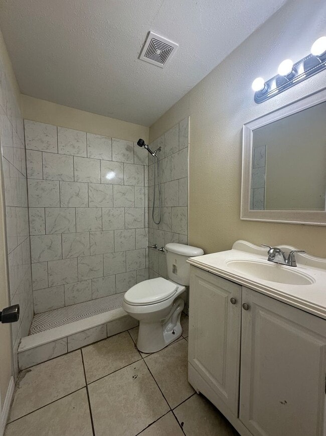 Building Photo - 3408 E Lambright St