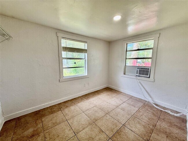 Building Photo - 1405 40th St