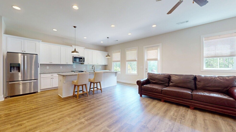 Building Photo - Owens Crossing Townhome