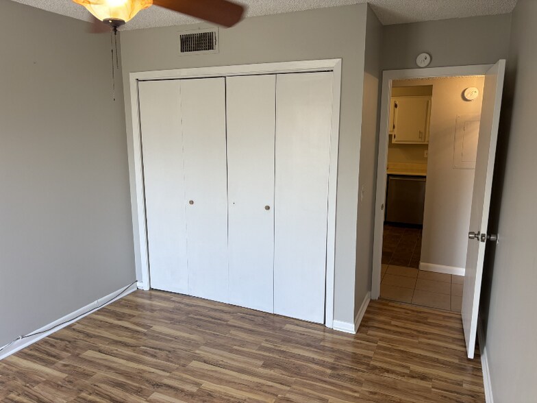 Building Photo - 515 Basswood Ave