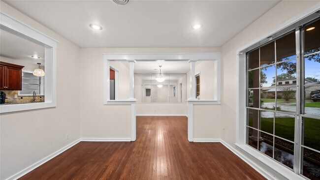 Building Photo - 9643 Val Verde St