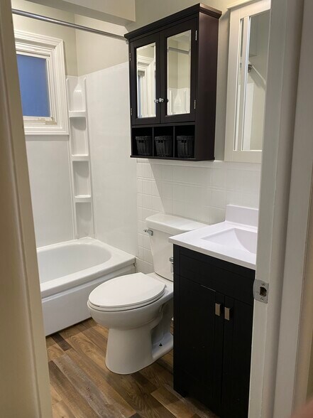 Building Photo - 422 Theodore Dr