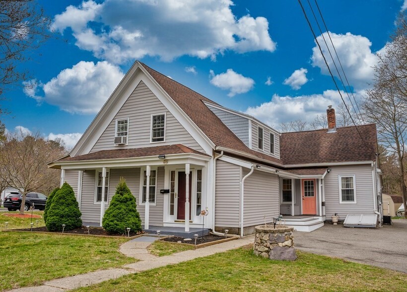 Primary Photo - 216 Central St