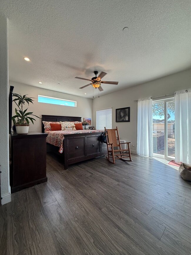 Building Photo - Unique opportunity!  3 BR 2.5 BA Farm-ranc...