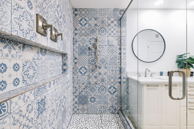 Building Photo - 5226 E Kathleen Rd