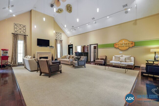 Building Photo - Top-Floor 2BR Condo with Pool Access – Ava...