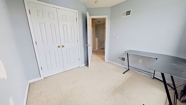 Building Photo - End Unit Townhouse