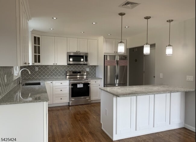 Building Photo - 62 Gless Ave