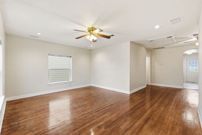 Building Photo - 2513 Shakespeare St