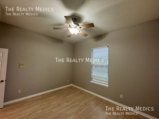 Building Photo - 2521 Roat Dr