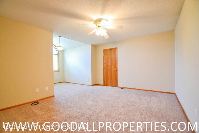Building Photo - 3 br, 2.5 bath House - 4741 Coachlight Drive