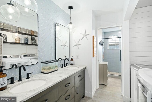 Building Photo - 536 W Montgomery Ave