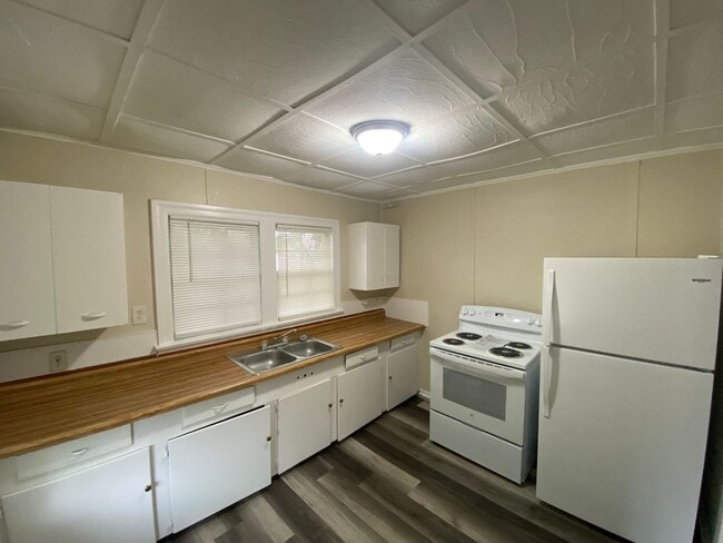 Building Photo - 2317 Bertha St