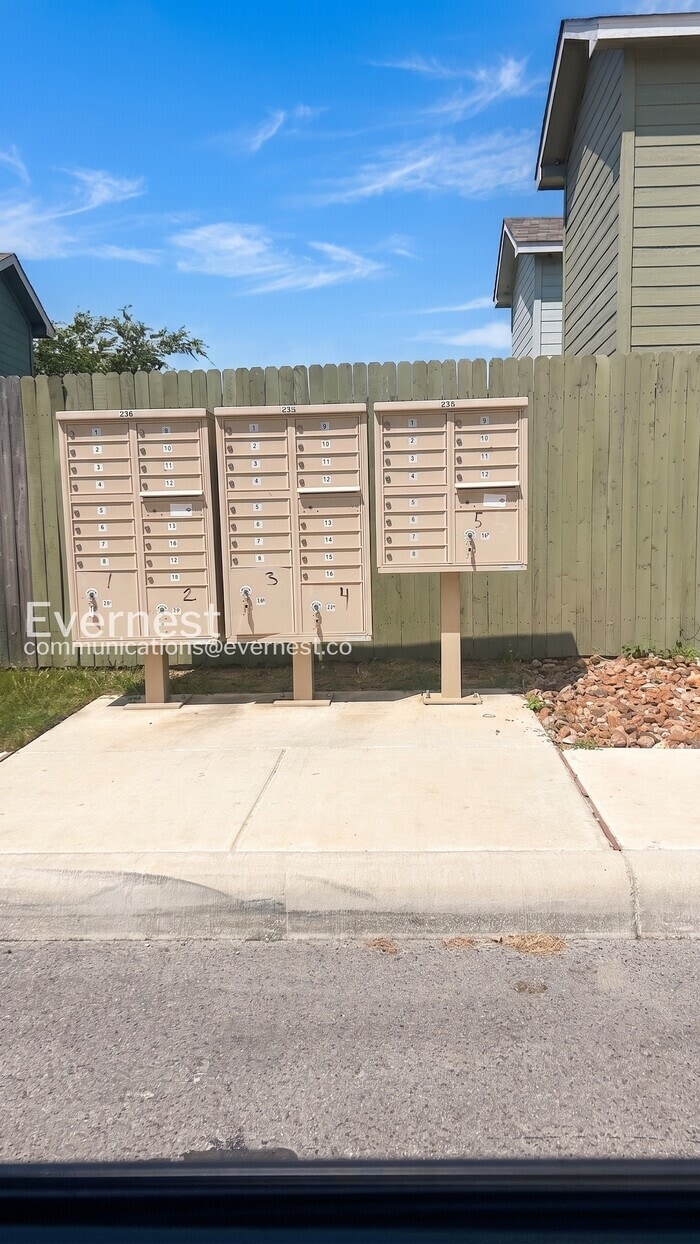 Building Photo - 7037 Elm Cv