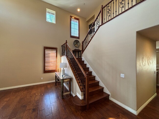 Building Photo - Gorgeous and spacious 5 bedroom FURNISHED home in Canyon Crest for rent!