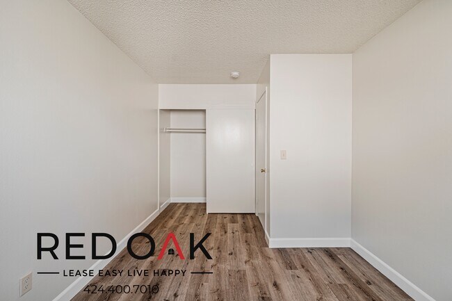 Building Photo - 12883 San Fernando Rd