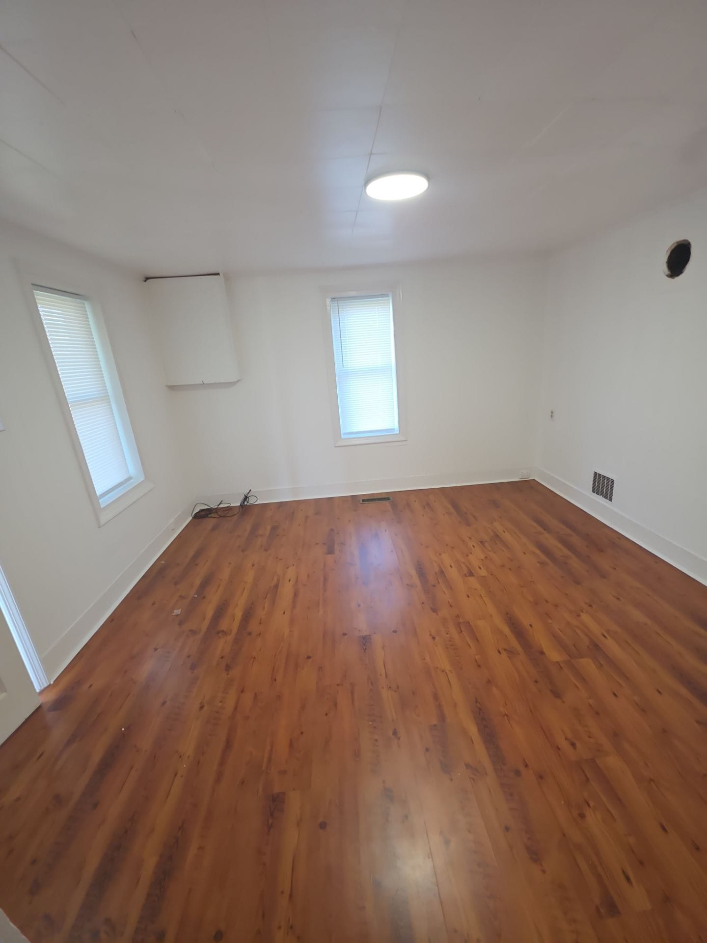 Building Photo - 613 Evans St