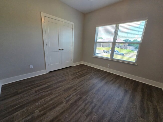 Building Photo - 5009 Springwood Cir