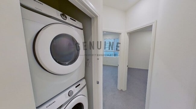 Building Photo - Beautiful Tri-Level 3Bd 2.5Ba Townhome in ...
