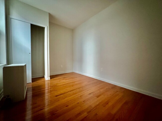 Building Photo - 2476 Arthur Ave