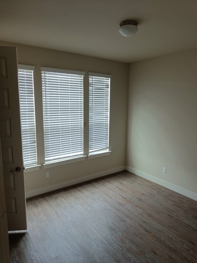 Building Photo - 535 Tanda Ln
