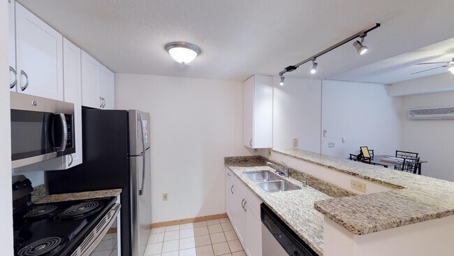 Building Photo - 3 Bedroom, 2 Bathroom