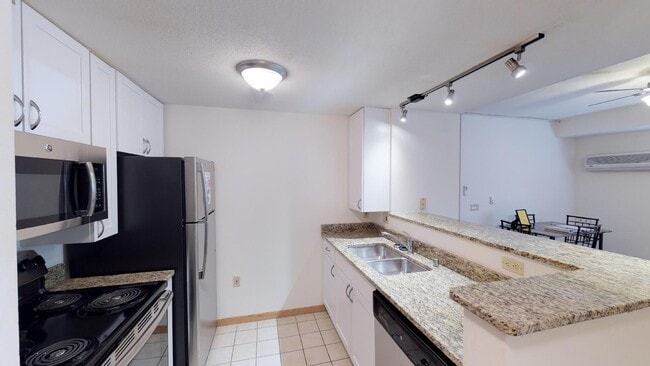 Building Photo - 4 Bedroom, 2 Bathroom