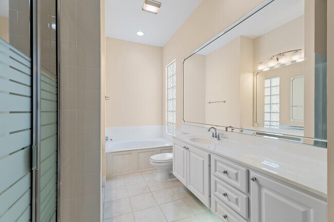 Building Photo - 8120 SE Paurotis Ln