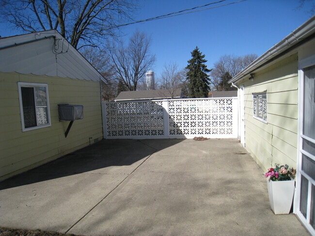 Building Photo - 320 Winthrop Ave