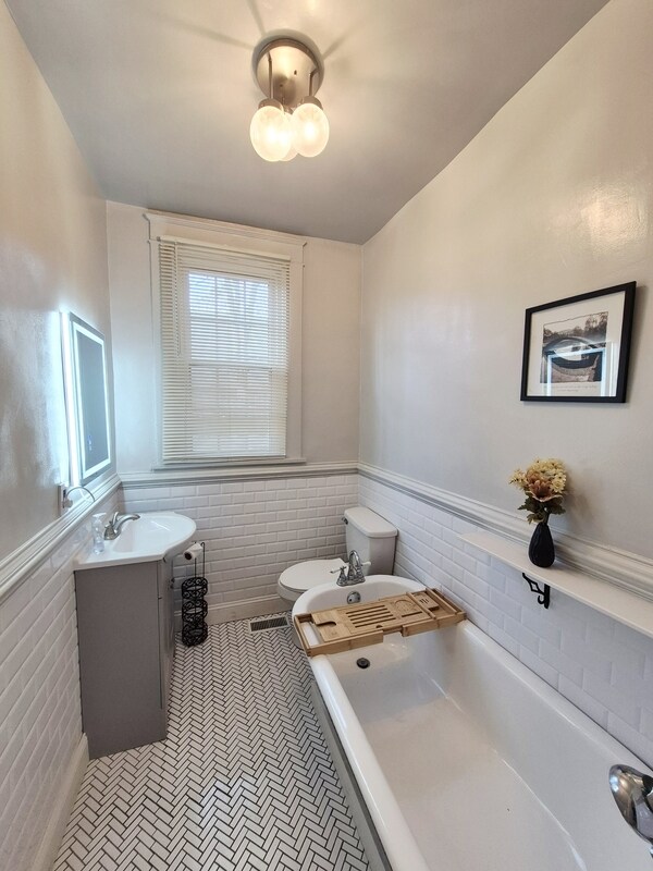 Building Photo - 2723 Fendall Ave