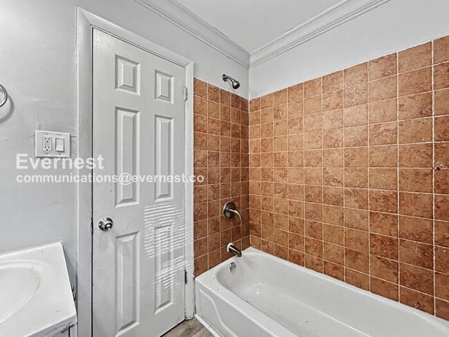 Building Photo - 3 Bed, 2 Bath Home with Carport / Pet-Friendly / Coming Soon!