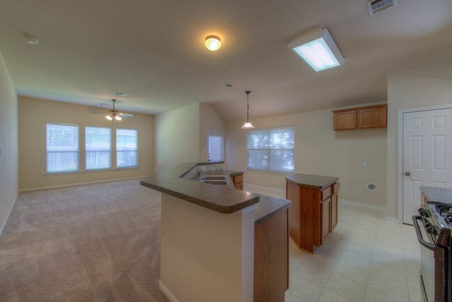 Building Photo - Quality home on cul-de-sac in quiet commun...