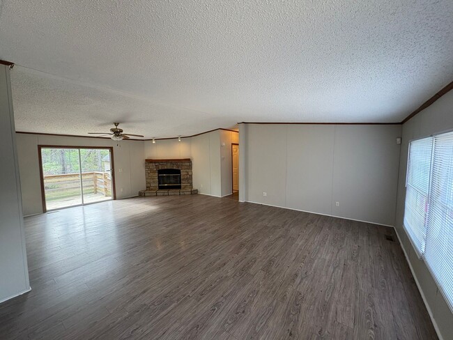 Building Photo - For Rent