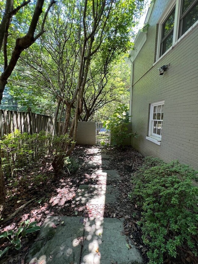 Building Photo - Berkley Stunner