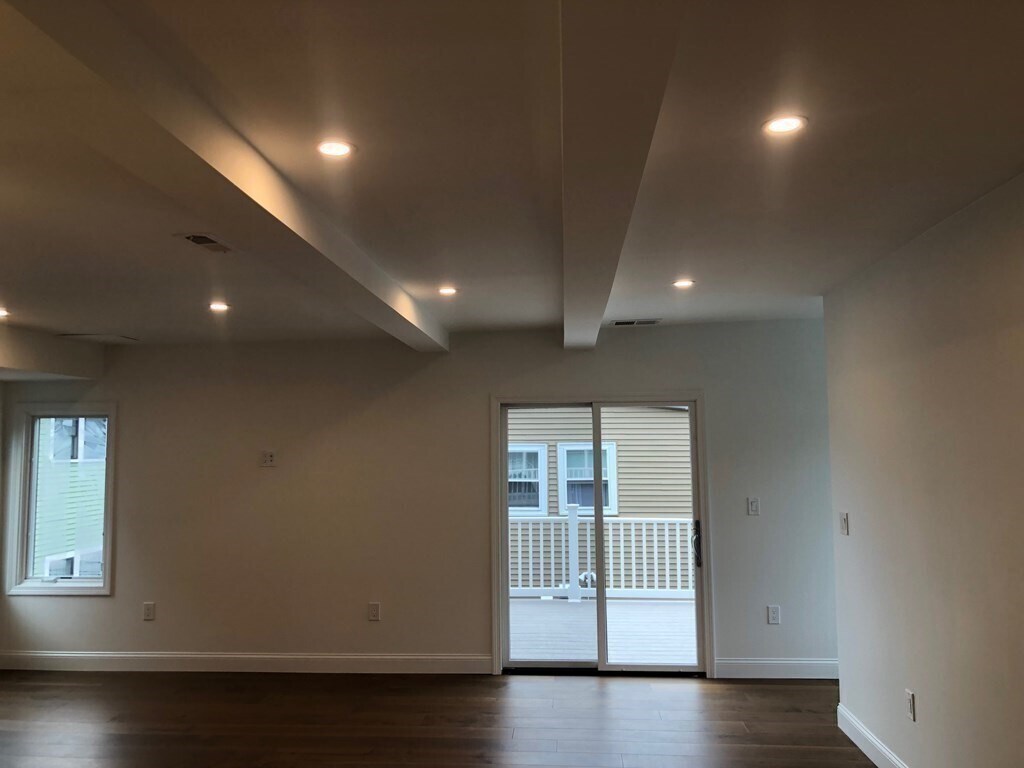 Building Photo - 30 Bay St