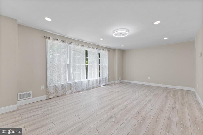 Building Photo - 4305 Birchlake Ct