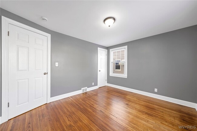 Building Photo - 206 Wrexham Ct N