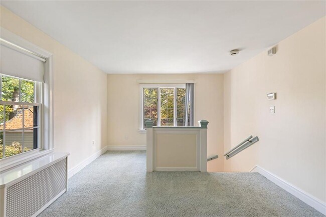 Building Photo - 4 Chase Ln