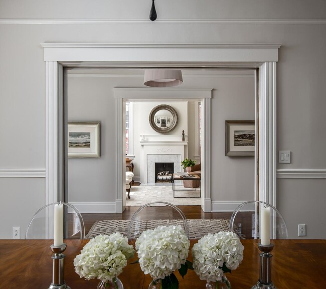 Building Photo - Elegant Fully Furnished 4BR/3.2BA Classic ...