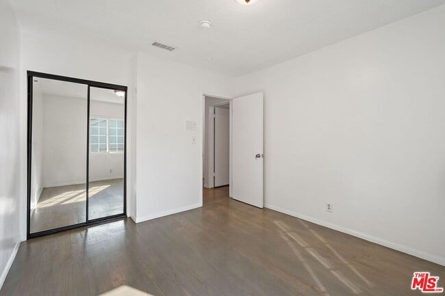 Building Photo - 11004 Mansel Ave