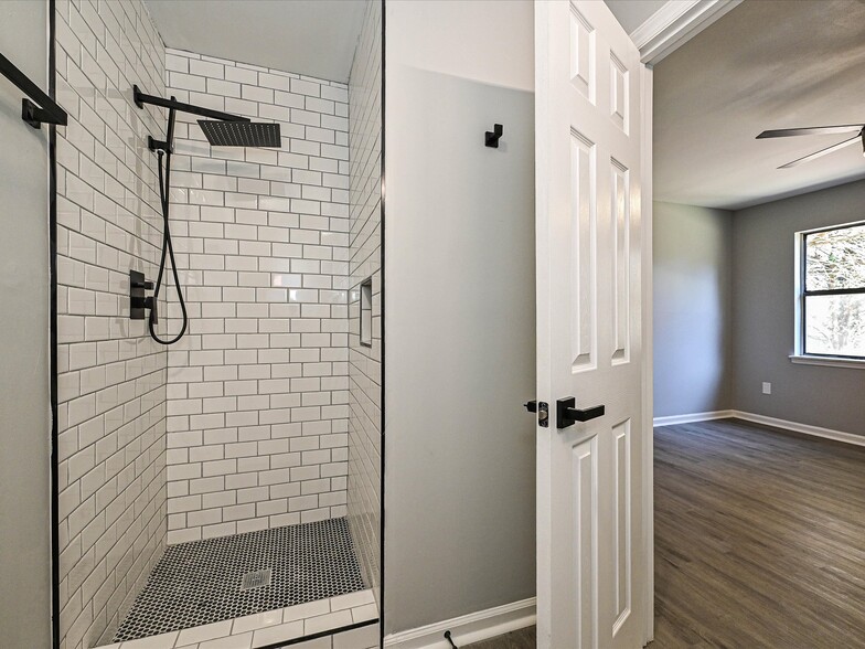 Building Photo - 6455 Tivoli Ct